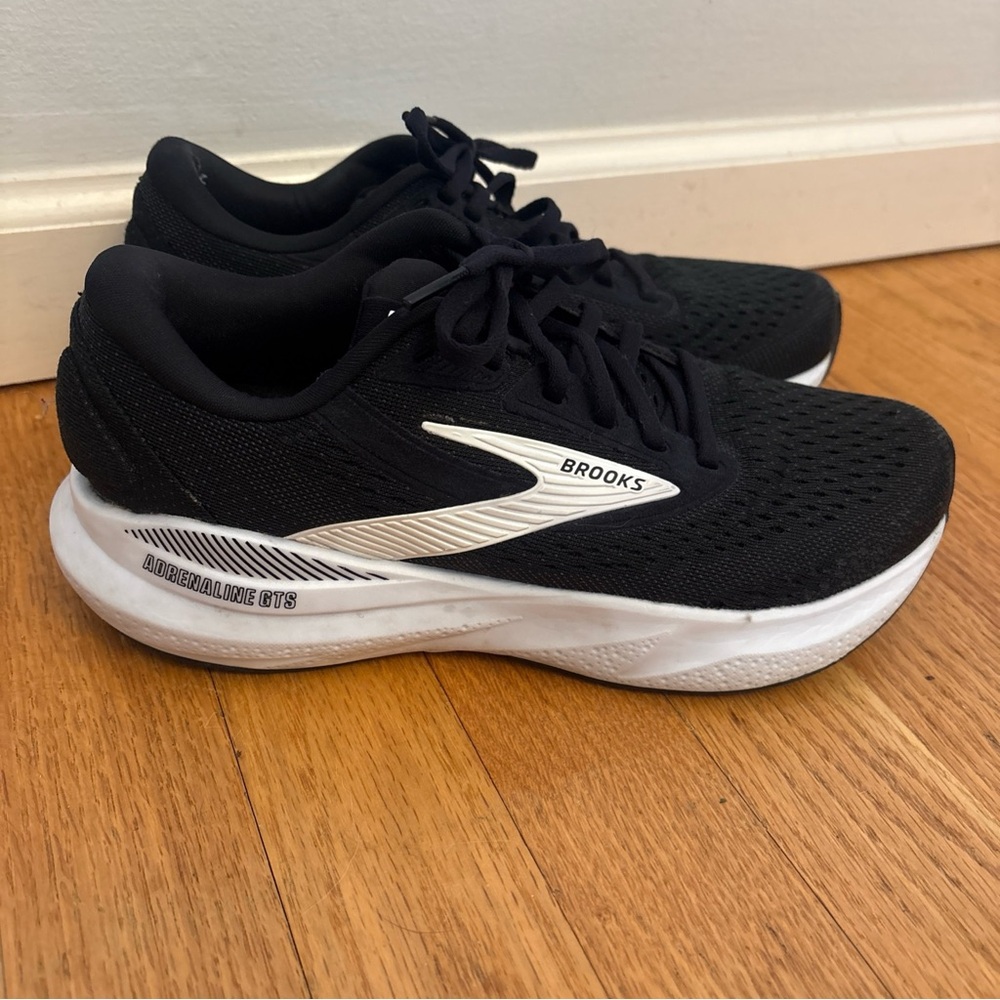Brooks Adrenaline GTS 24 Black/White Running Shoes 1204261B027 Women's Sz 7
